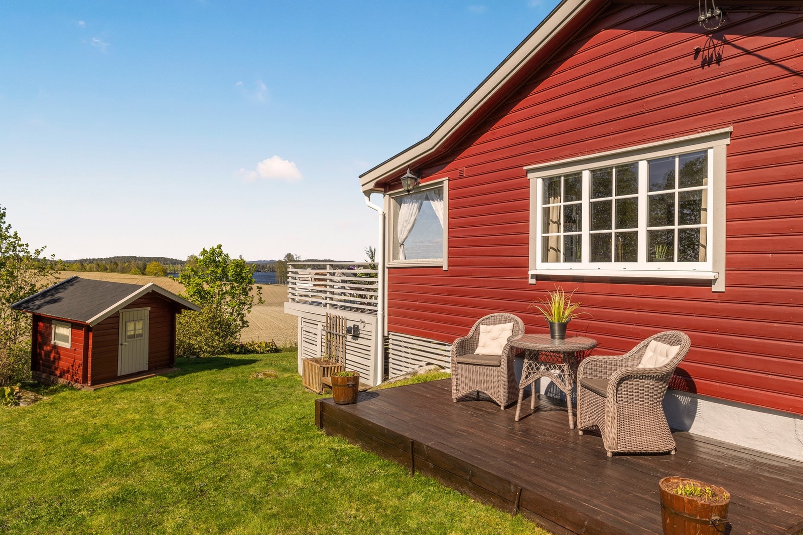 Nyere uteplass for å nyte morgensolen. Galleribilde