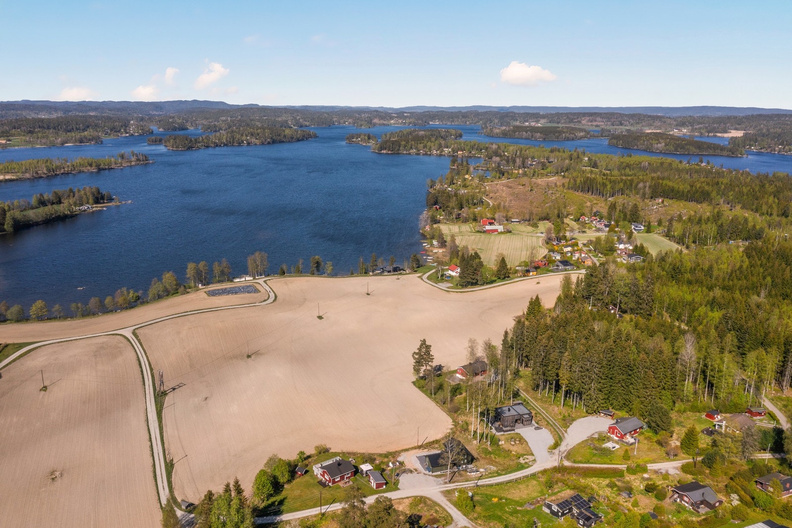 Oversikt over den flotte plassen med kort vei til stranden Galleribilde