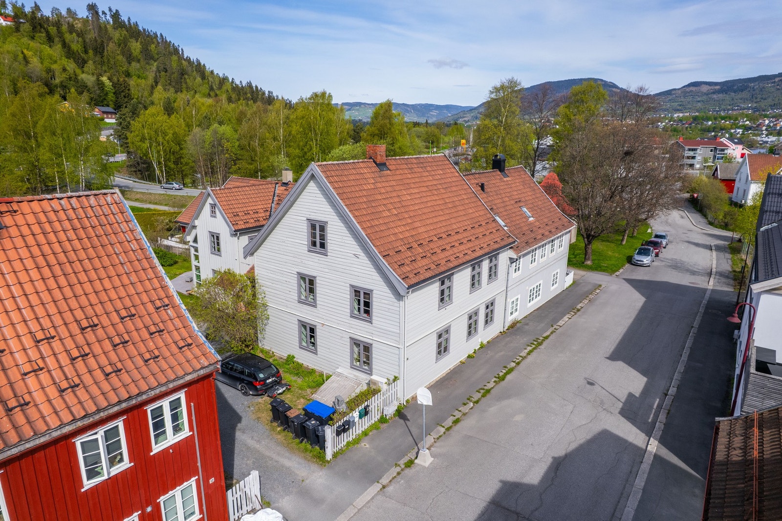 Leiligheten ligger i 1. etasje i et leilighetsbygg med 4 leiligheter totalt. Galleribilde