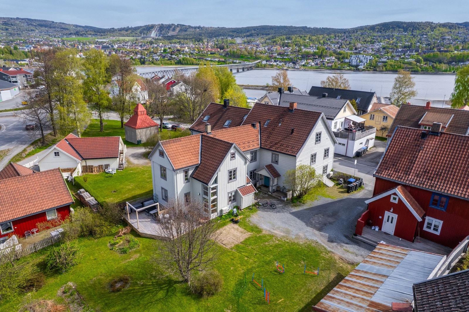 Selveiertomt som eies i fellesskap av sameiet. Galleribilde