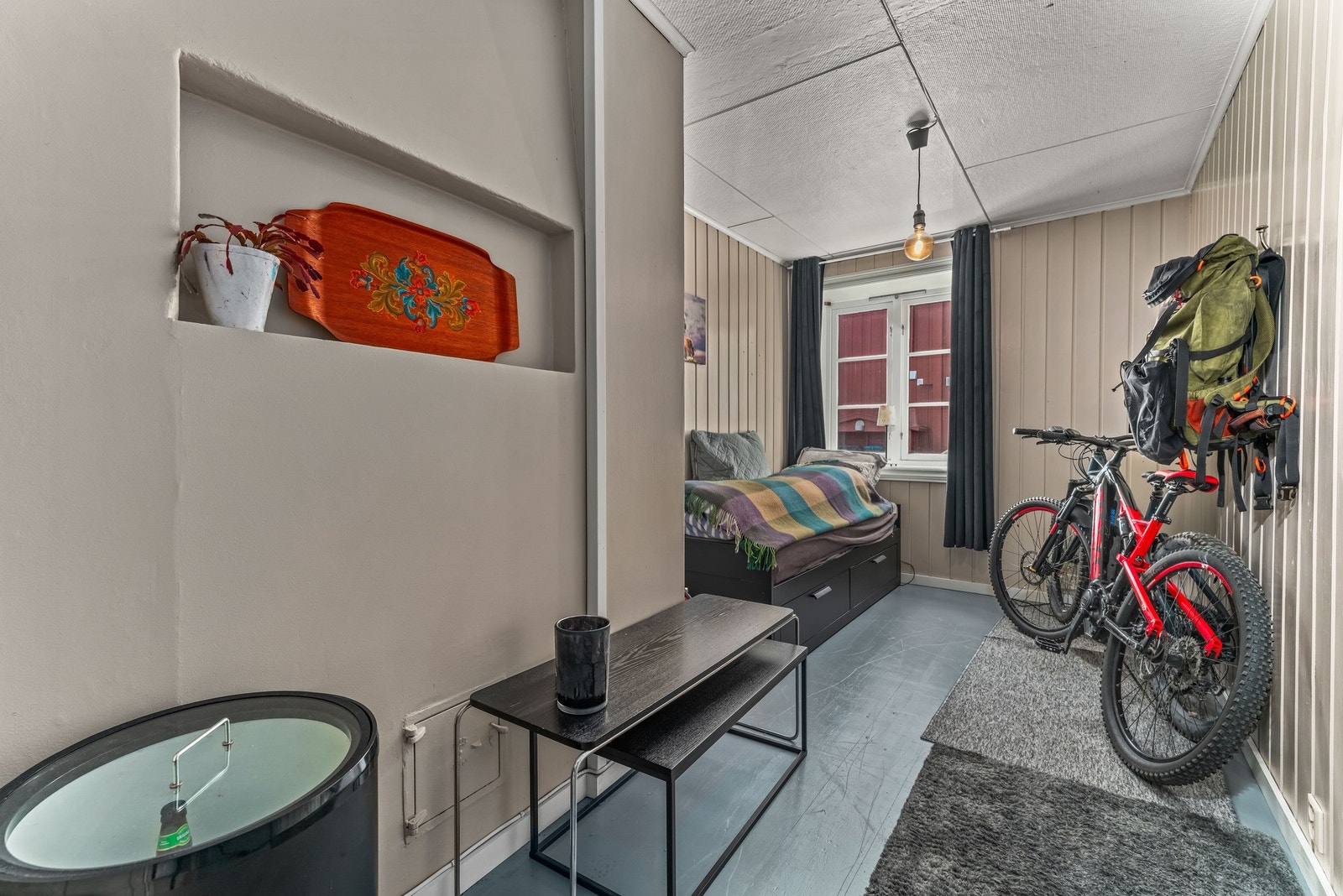 Soverom 2 er noe mindre i størrelse, men rommer garderobeløsning og plass til en bred enkeltseng. Galleribilde