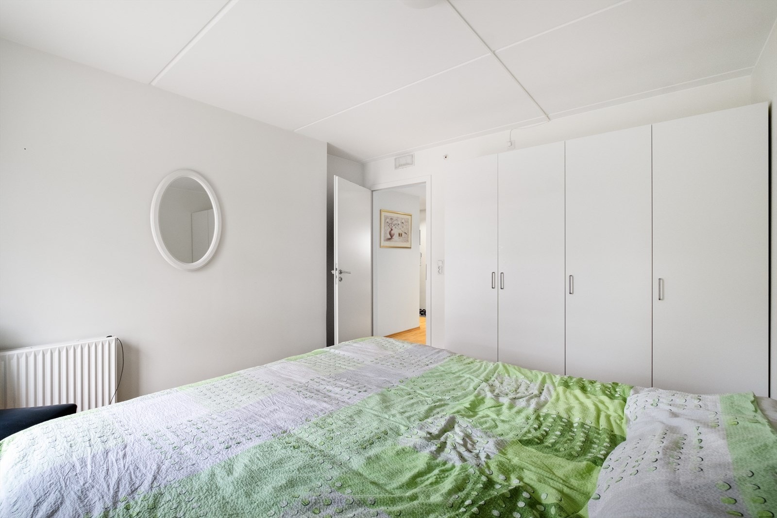 I tillegg er det rikelig med lagringsplass i stor garderobeløsning. Galleribilde
