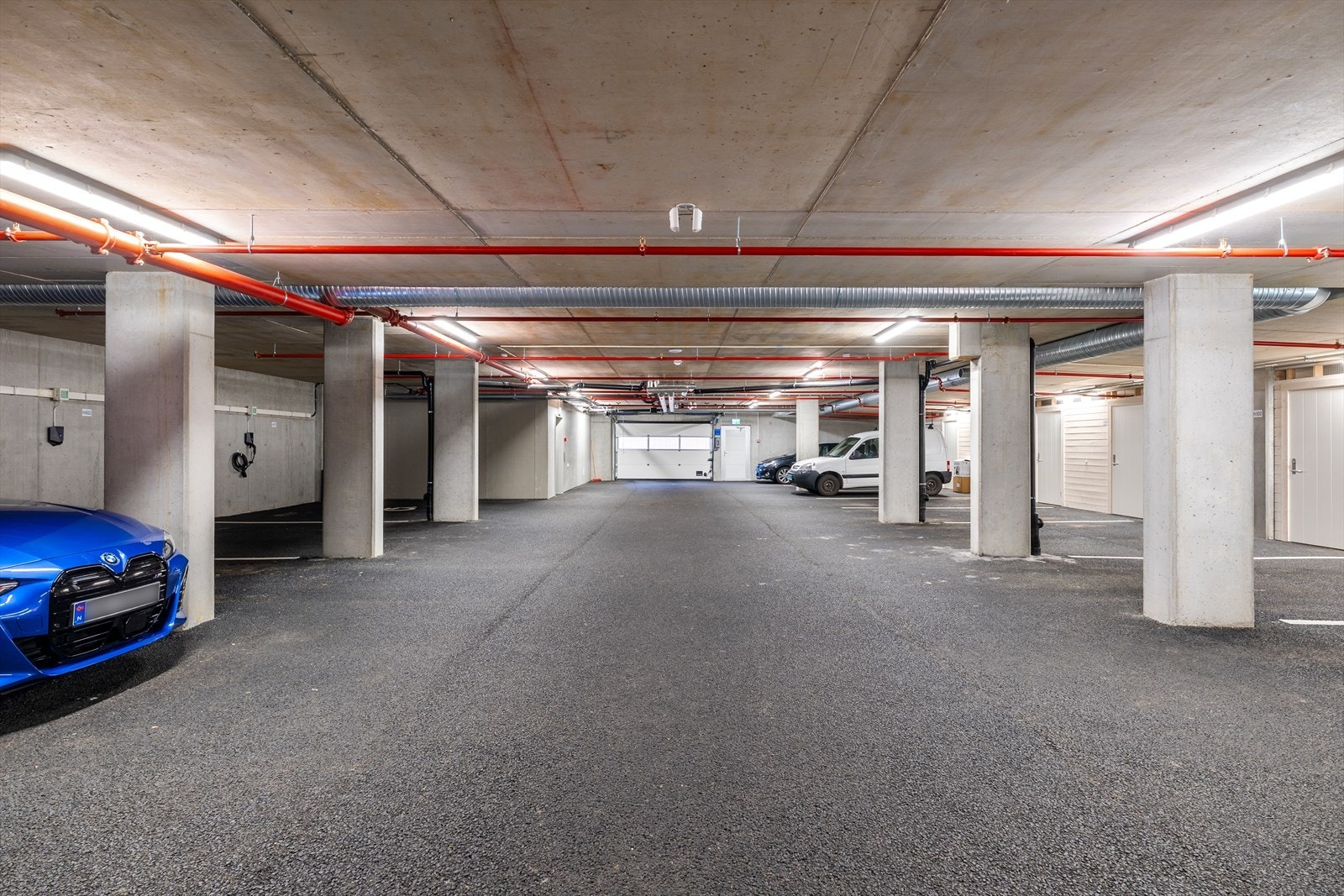 Parkering i underetasjen. Galleribilde