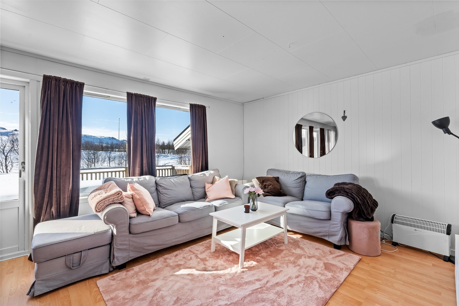 Utgang til terrasse fra stuen Galleribilde