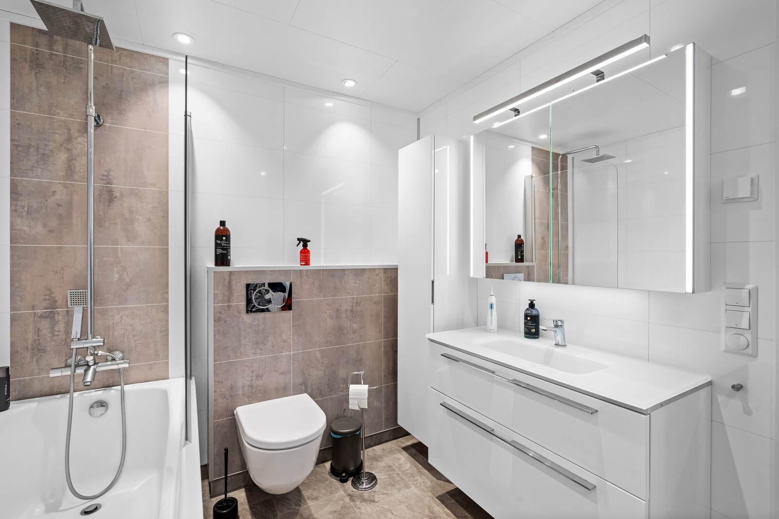 Badet i hovedleiligheten ble renovert i 2019 Galleribilde