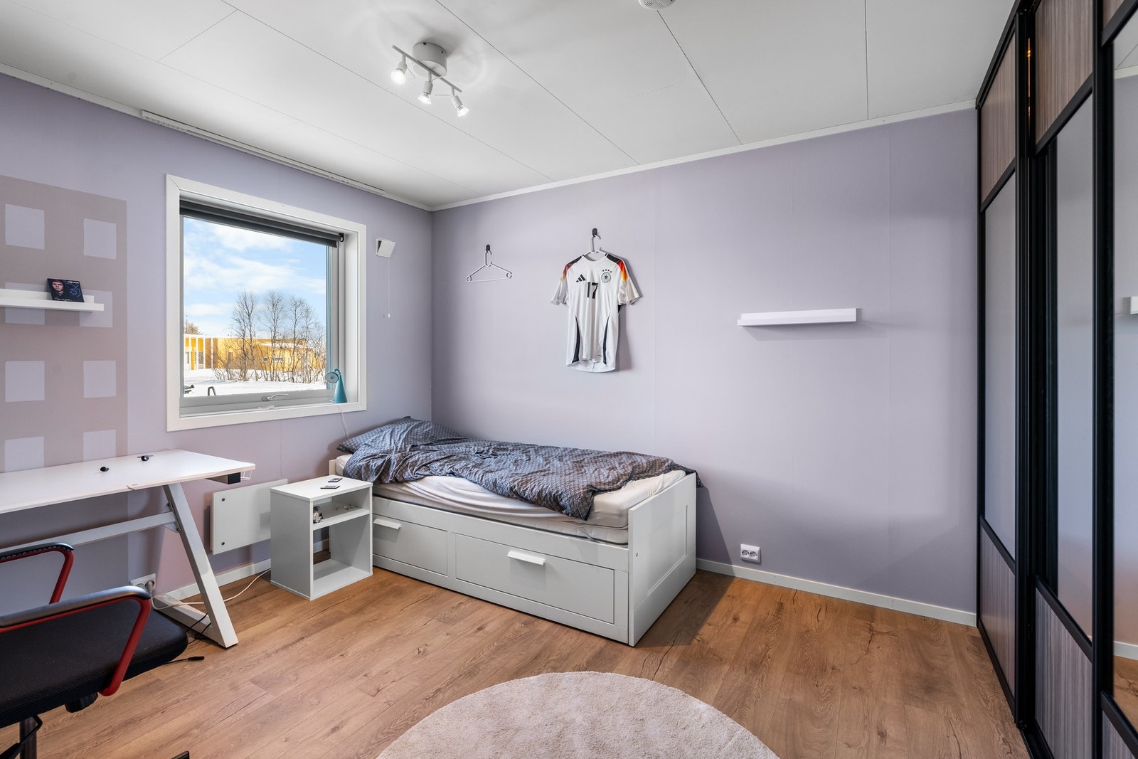 Soverom II har skyvedørsgarderobe Galleribilde