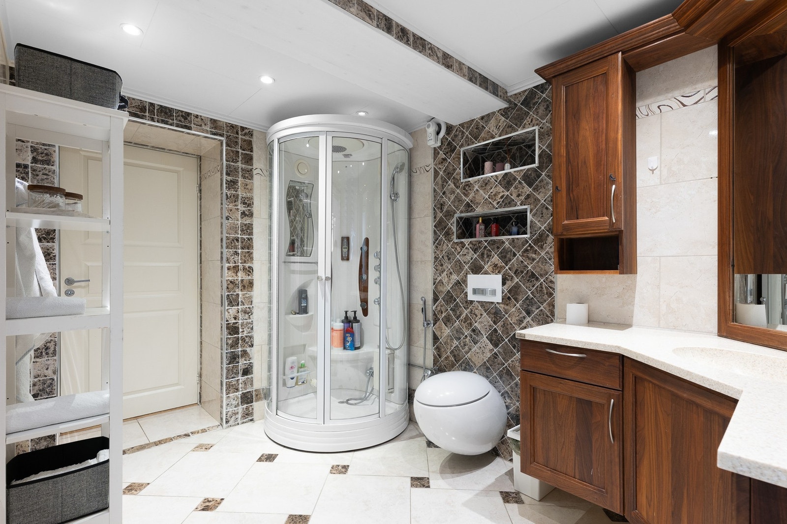 Bad i kjeller Galleribilde