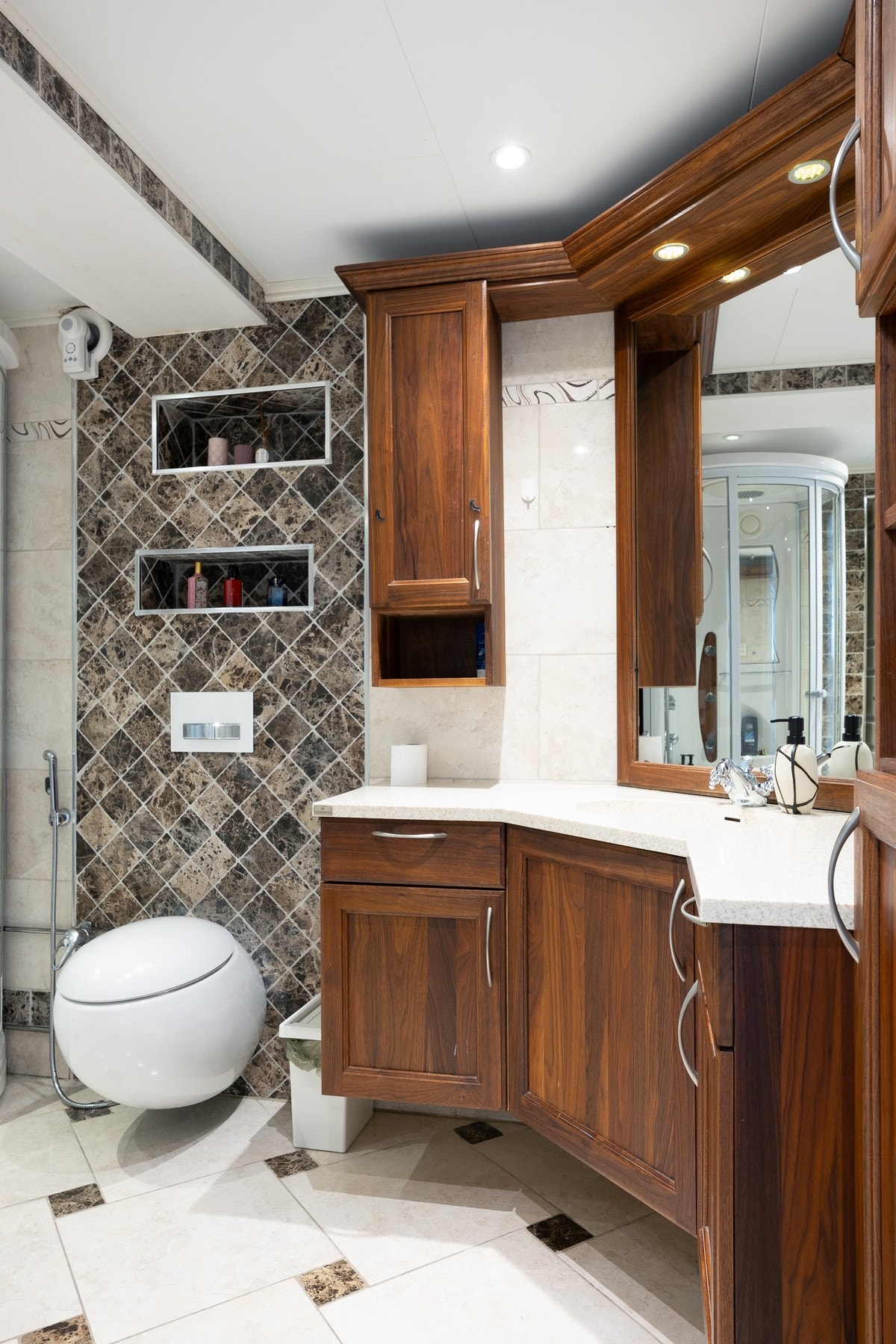 Bad i kjeller Galleribilde