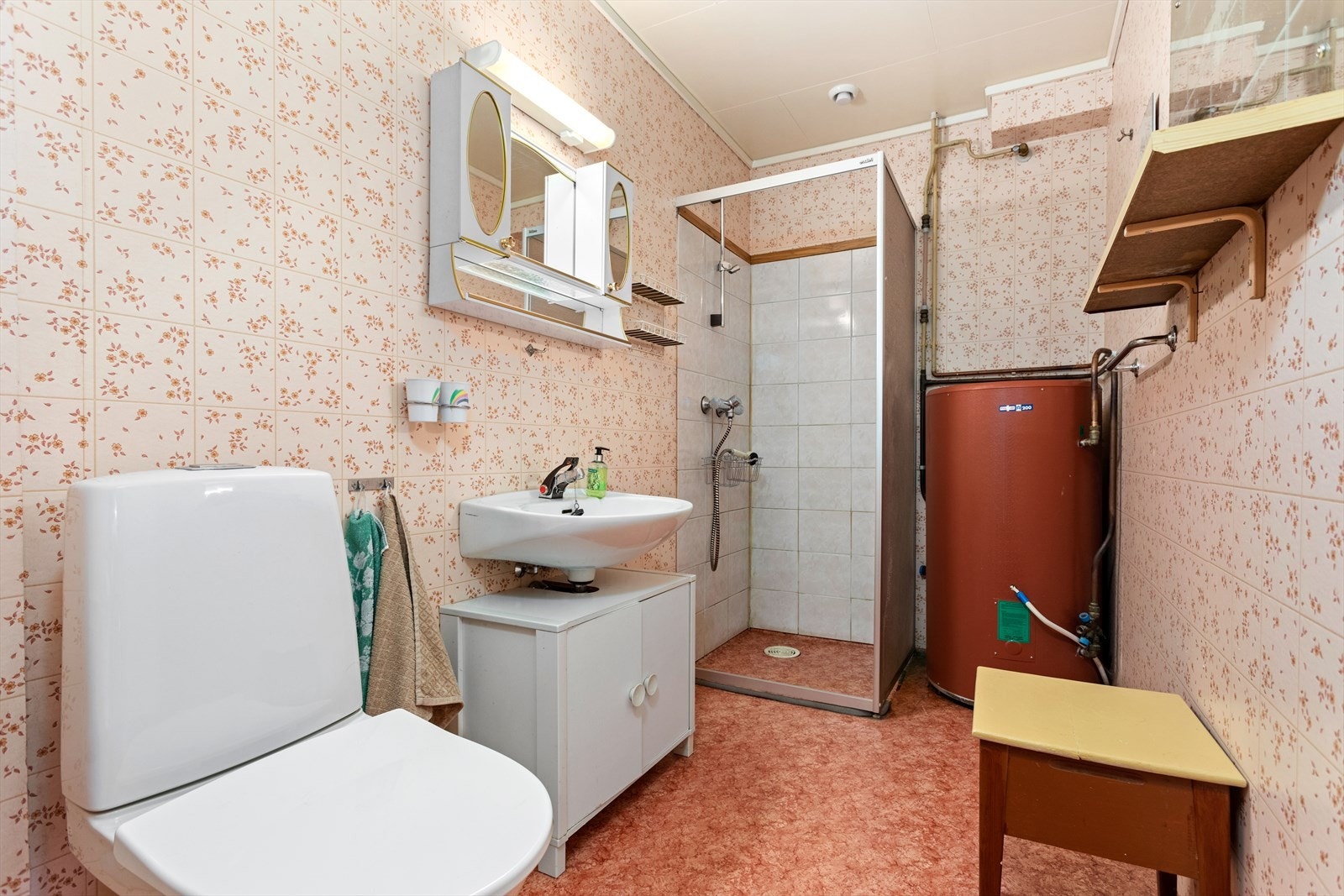 Bad i underetasje. Galleribilde