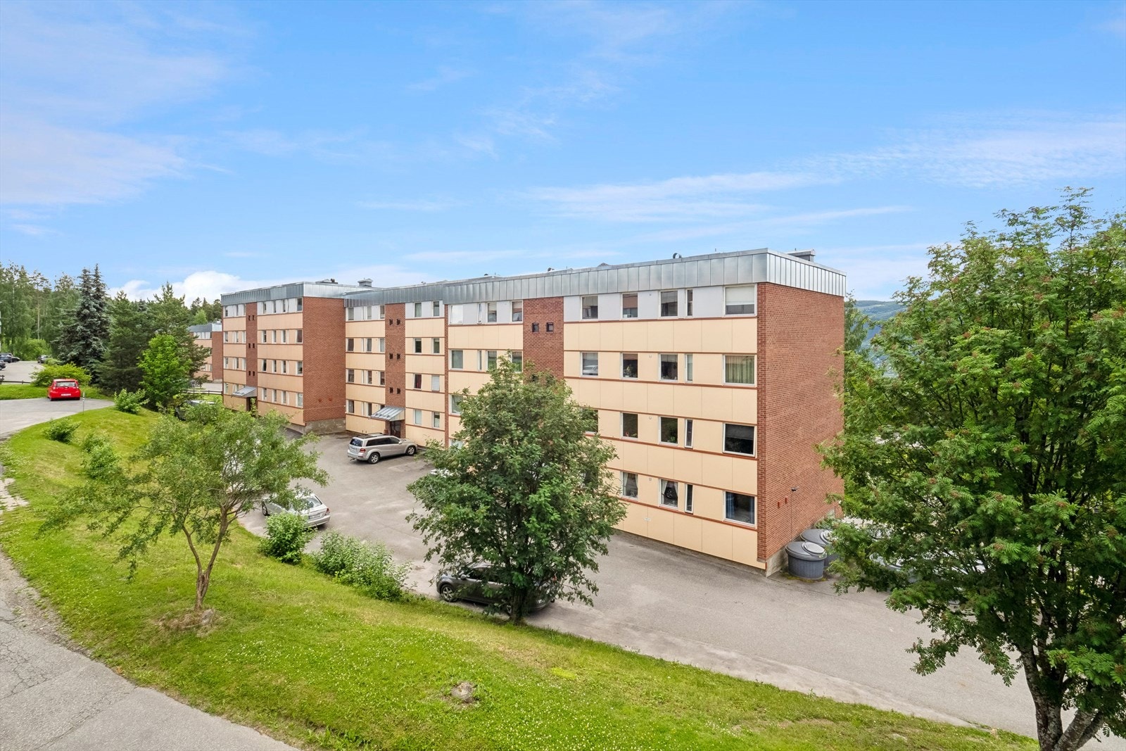 Andelen disponerer en parkeringsplass på borettslagets tomt. Galleribilde