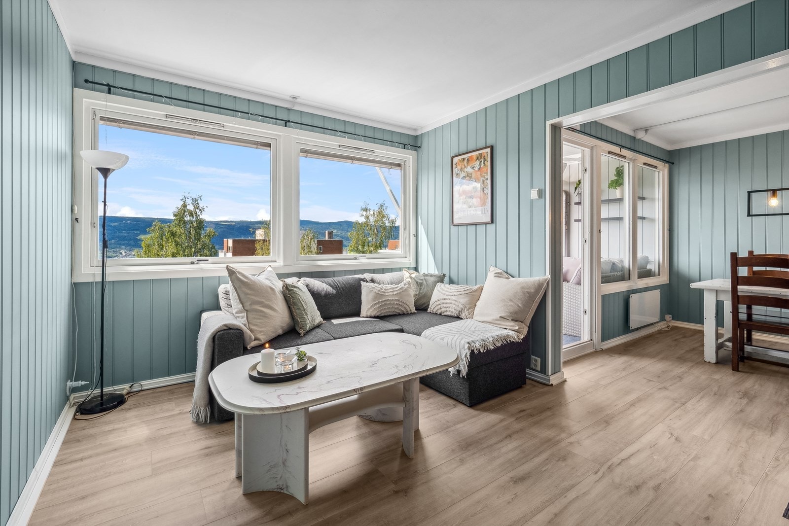 Cathinka Guldbergs veg 17C er en 4-roms andelsleilighet beliggende på ende i toppetasjen. Galleribilde