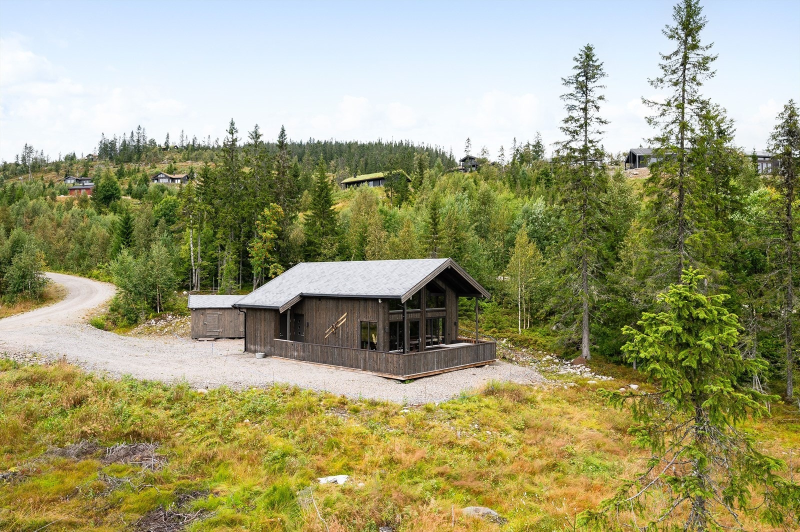 Velkommen til Birkenåsen og Sørhellinga 2!
Fra hyttene i Birkenåsen kan du gå rett ut i milevis med skispor. Herfra går det løyper ut i Birkentraséen mot Skramstadsætra og til Engulvsfjellet. Galleribilde