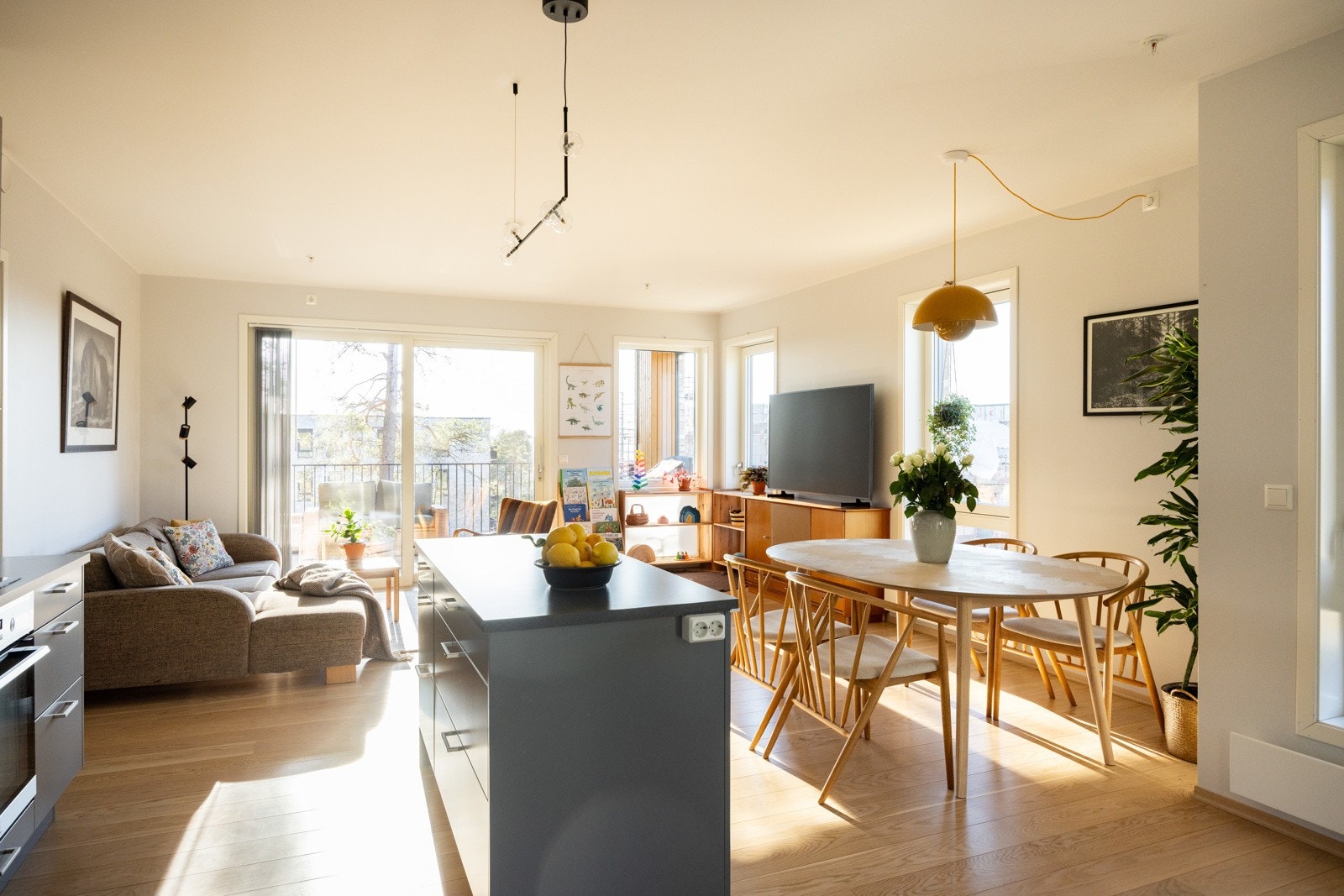 Leiligheten har enkel adkomst med heis fra garasje- og inngangsplan og byr på en fin planløsning. Galleribilde