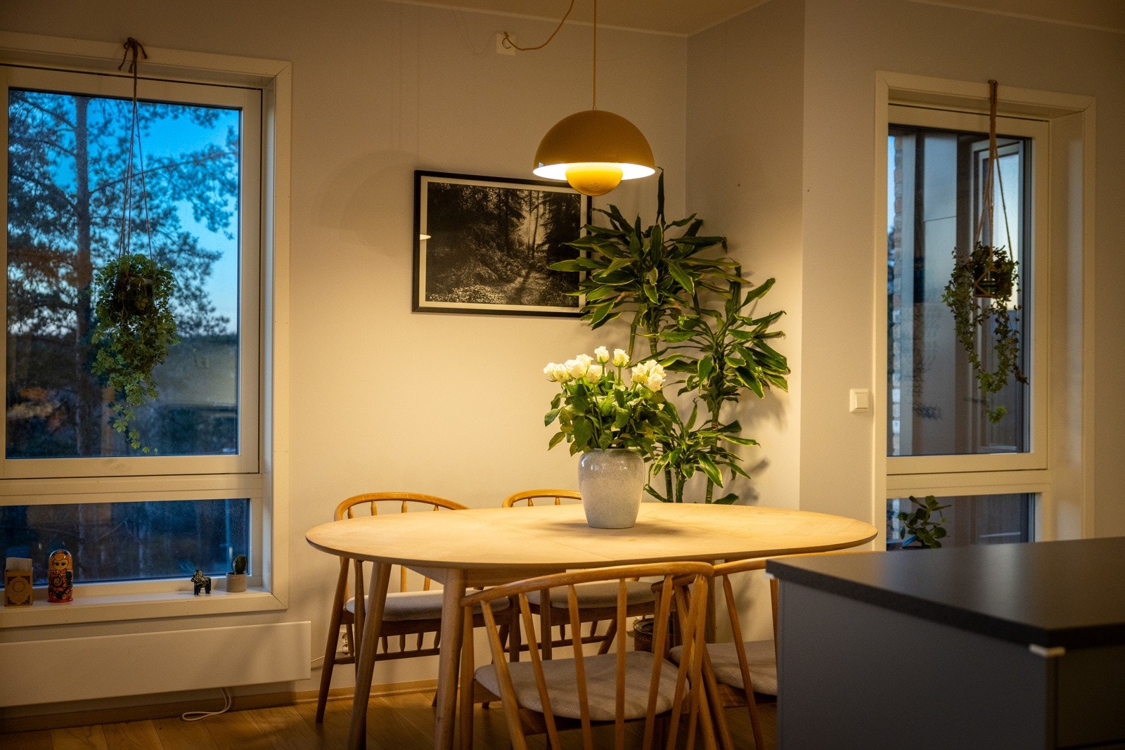 Her ligger alt til rette for å samle familie og venner til middagsbesøk samt nyte gode måltider sammen. Galleribilde