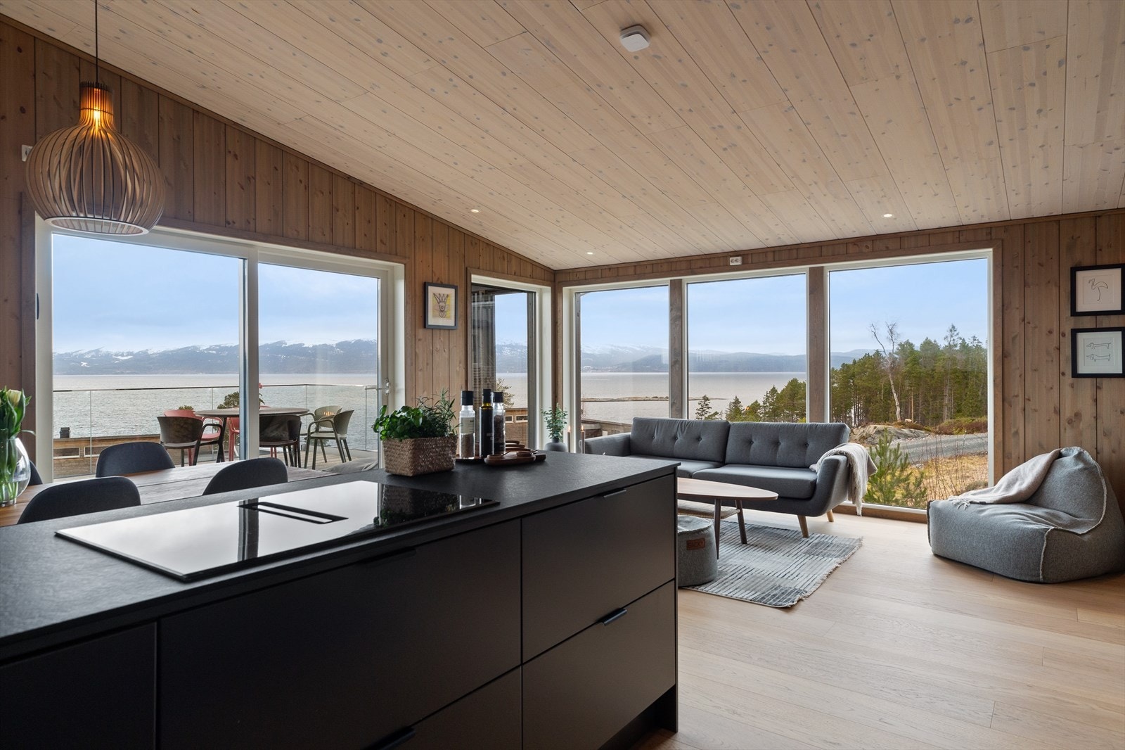 Herlig panoramautsikt fra kjøkkenet. Galleribilde