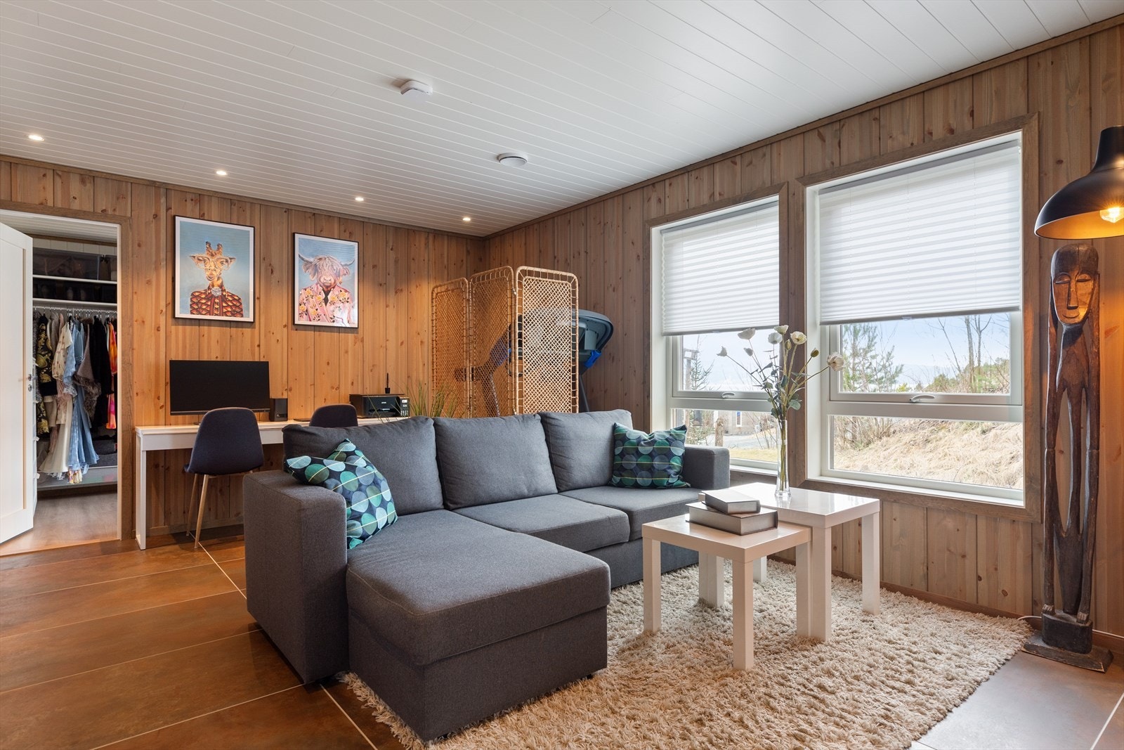 TV-stuen er på 19,5 m² og har etablert luft til luft varmepumpe. Galleribilde