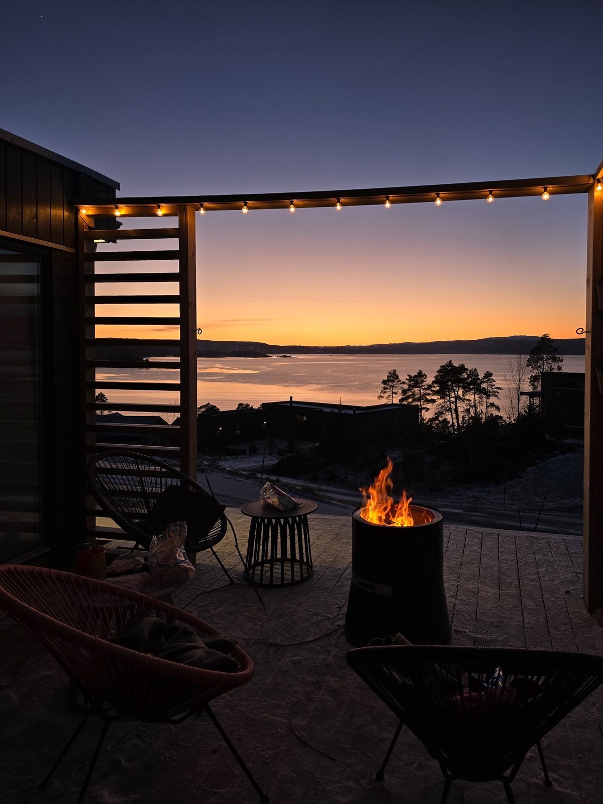 Kveldsbilde av selger. Galleribilde