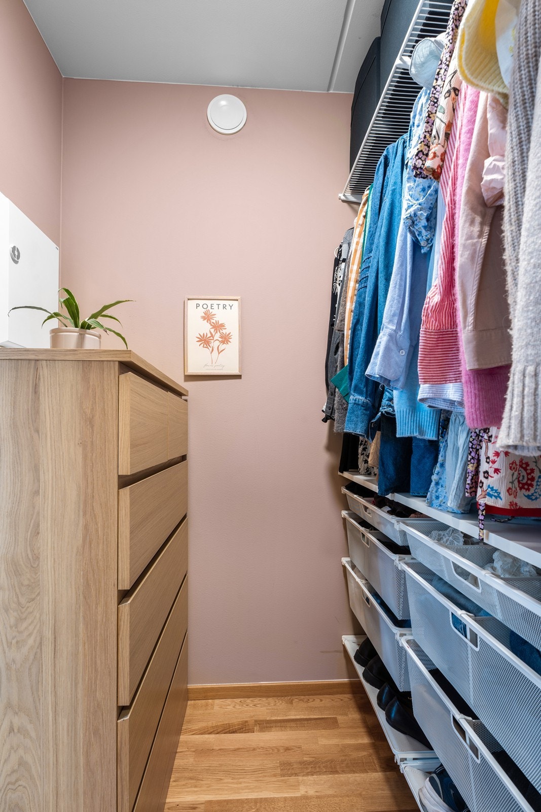 Her det også plass til kommode for ytterligere oppbevaring. Galleribilde