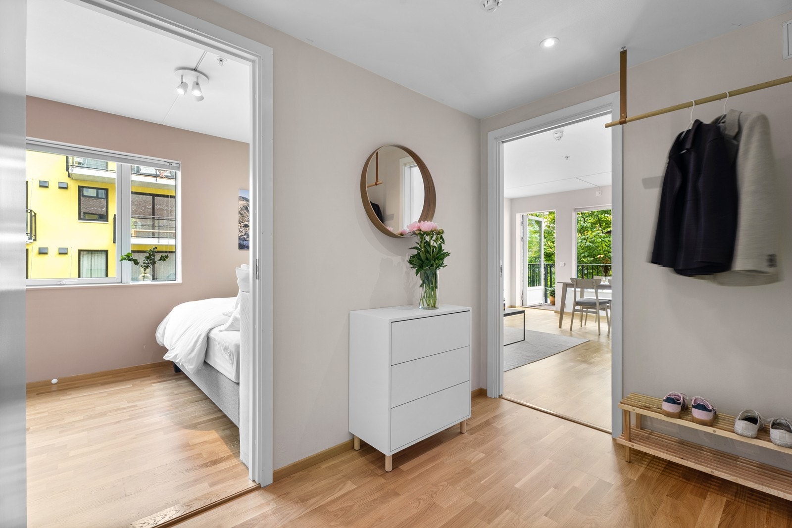 I gangen er det plass til både oppheng av klær og kommode, evt skoskap. Galleribilde