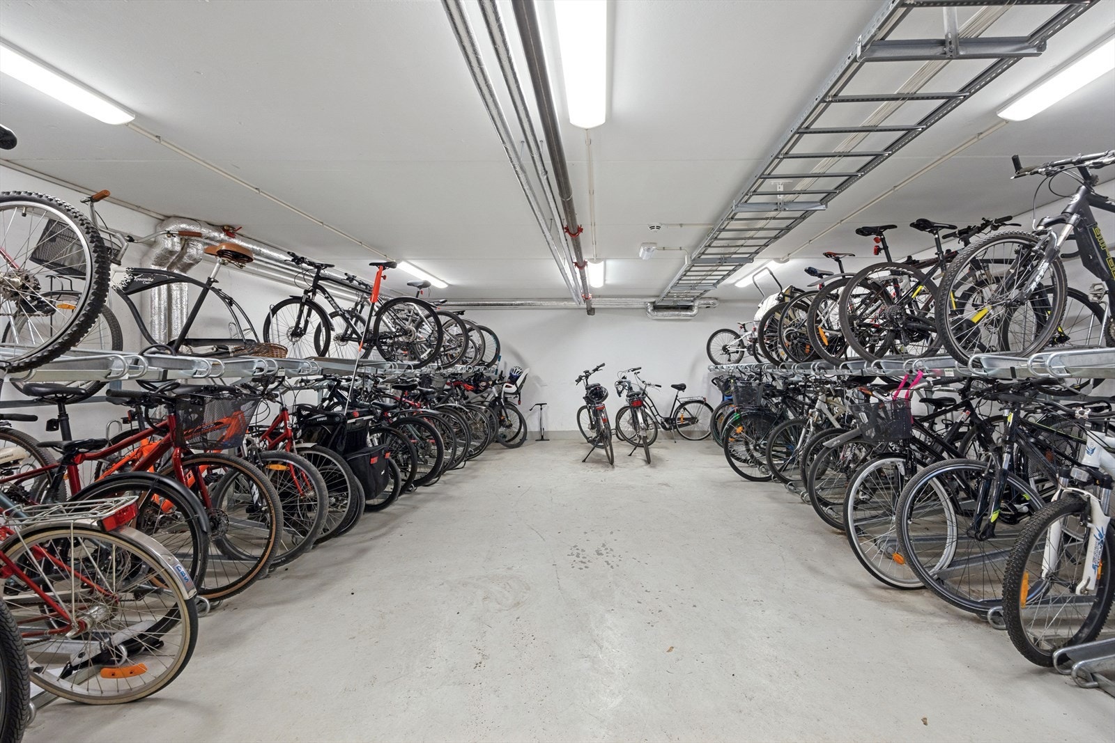 Det er også en felles sykkelbod i bygget. Galleribilde