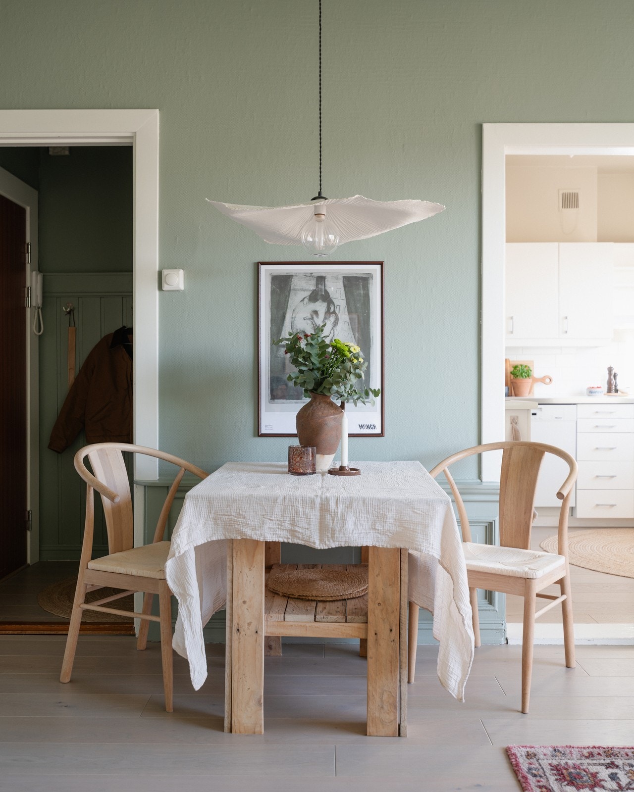 Detaljer som gir rommet særpreg – en leilighet med stil og sjel. Galleribilde