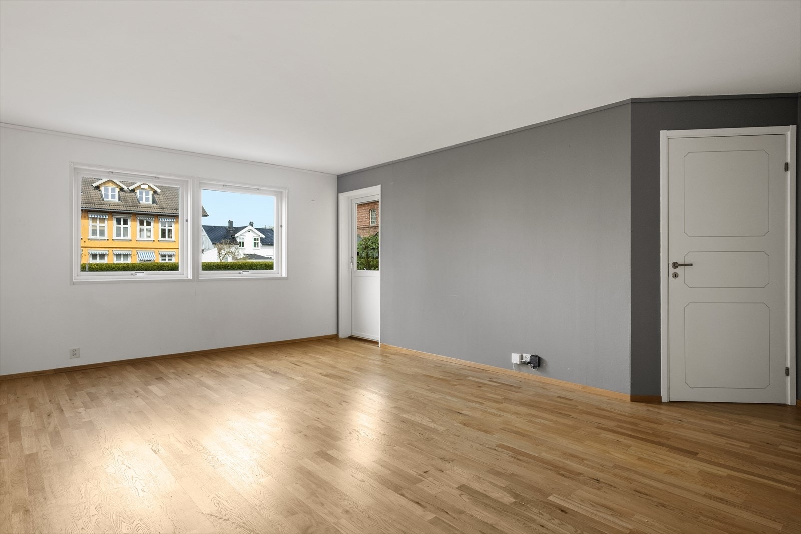 Fra stuen er det adkomst til terrasse på 25 kvm. Galleribilde