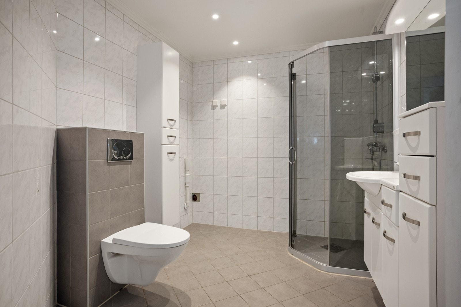 Flislagt bad/vaskerom fra 2012 Galleribilde