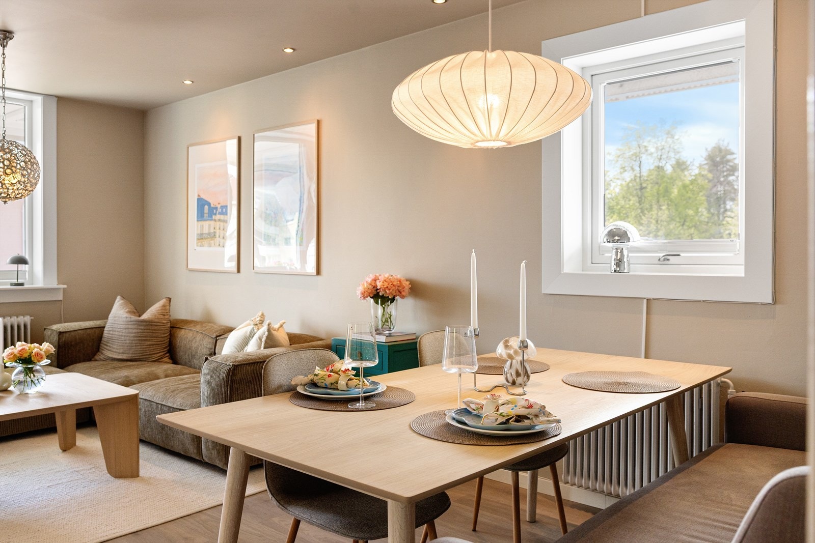 Boligen varmes opp av vannbåren varme tilknyttet radiatorer. Galleribilde