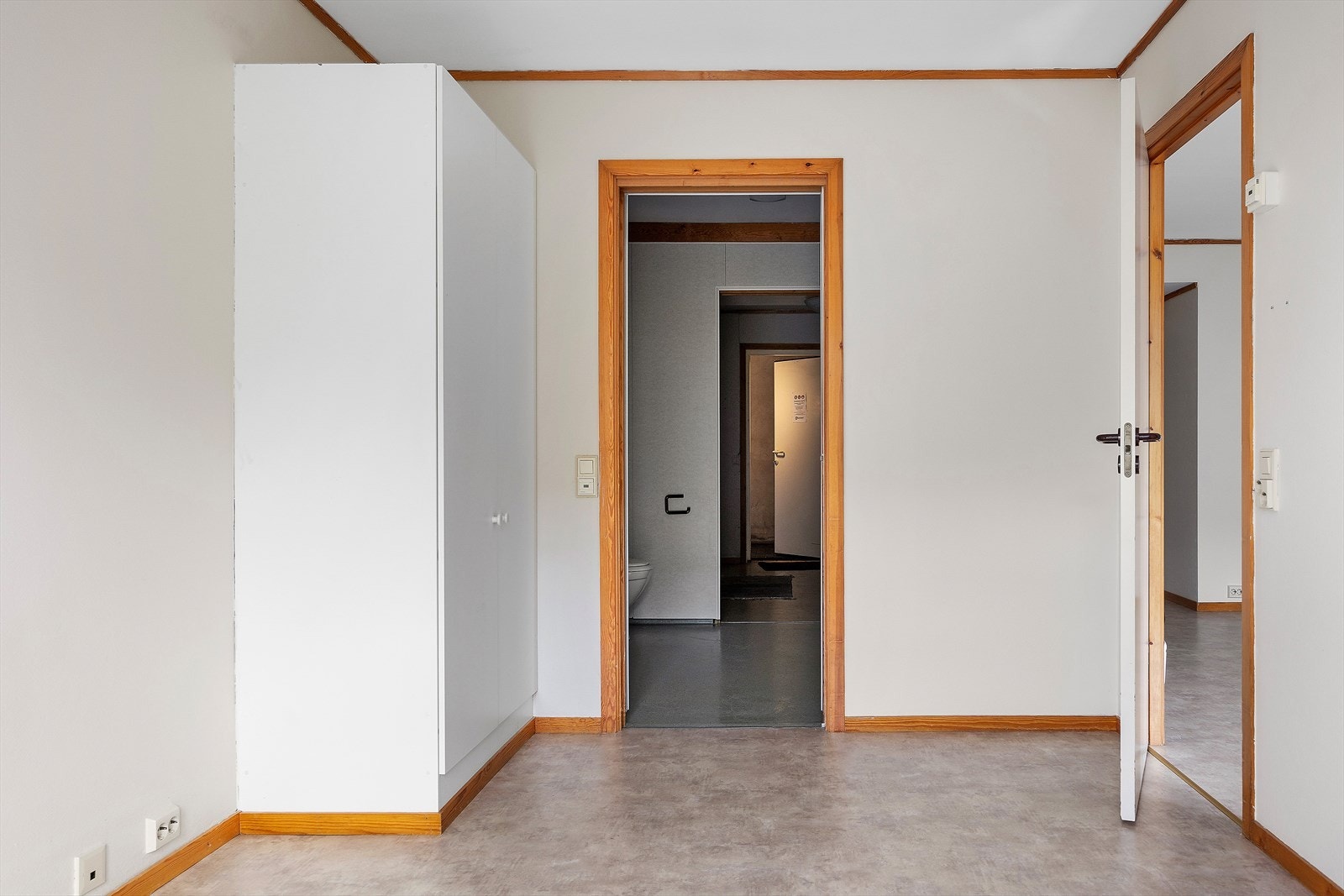 Soverom med lett adkomst til både stue og bad. Galleribilde