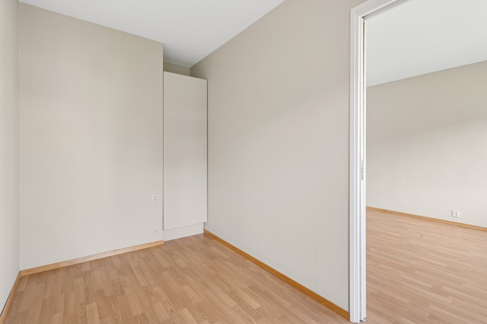 Leiligheten er malt i en behagelig og anvendelig nyanse. Galleribilde