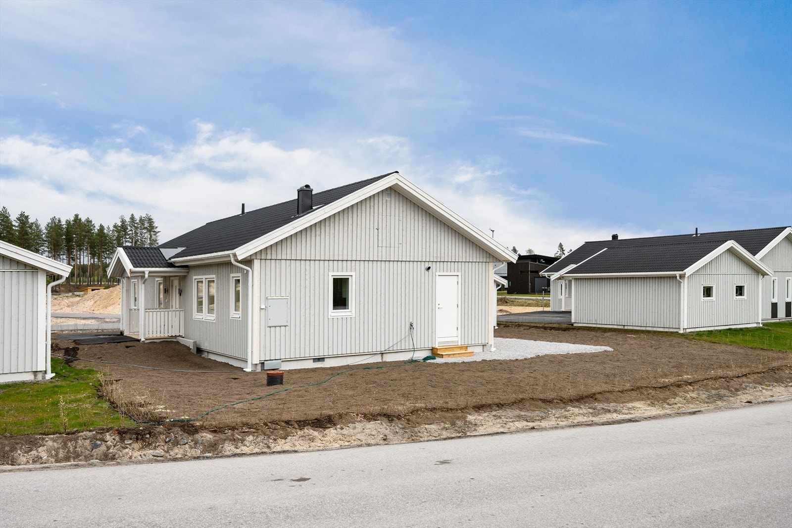 Det er også kort vei til fine turområder i Stavåsen fra eiendommen, hvor det også er oppkjørte skiløyper på vinterstid. Galleribilde