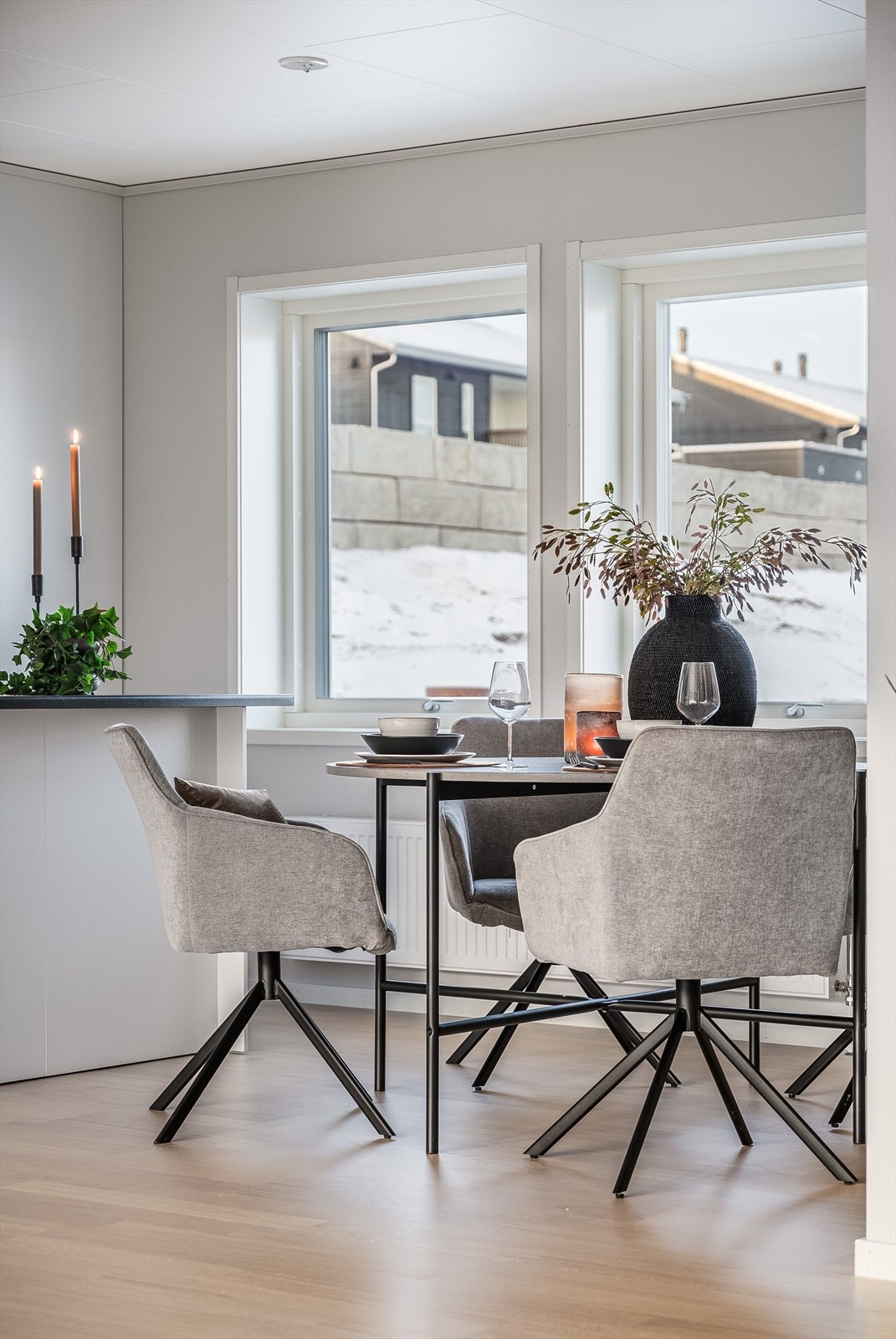 Plass til spisebord på kjøkkenet. Galleribilde