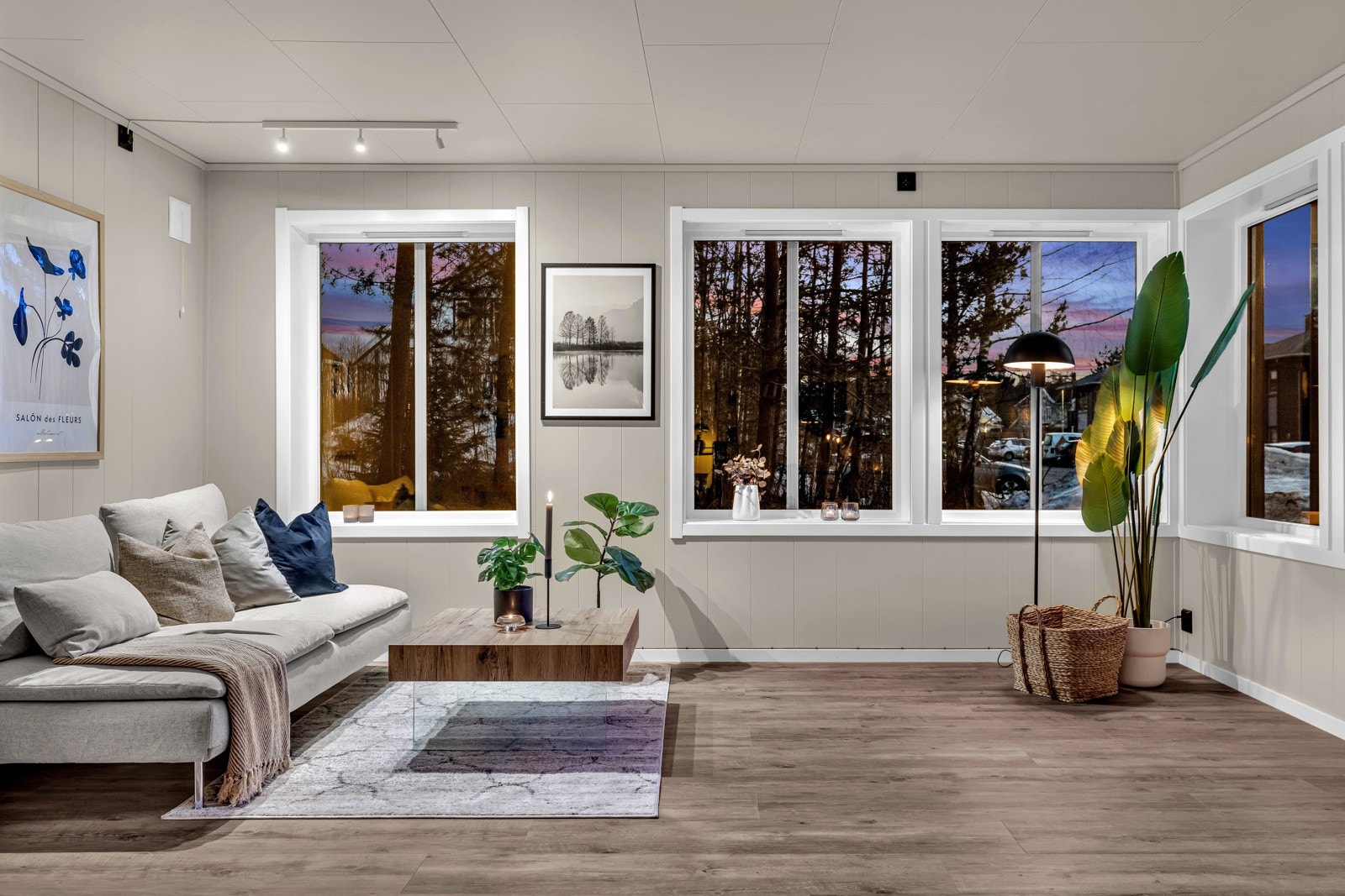 Leiligheten har en flott hjørneplanløsning, som sørger for at man får rikelig med lysinnslipp fra flere vinduer Galleribilde