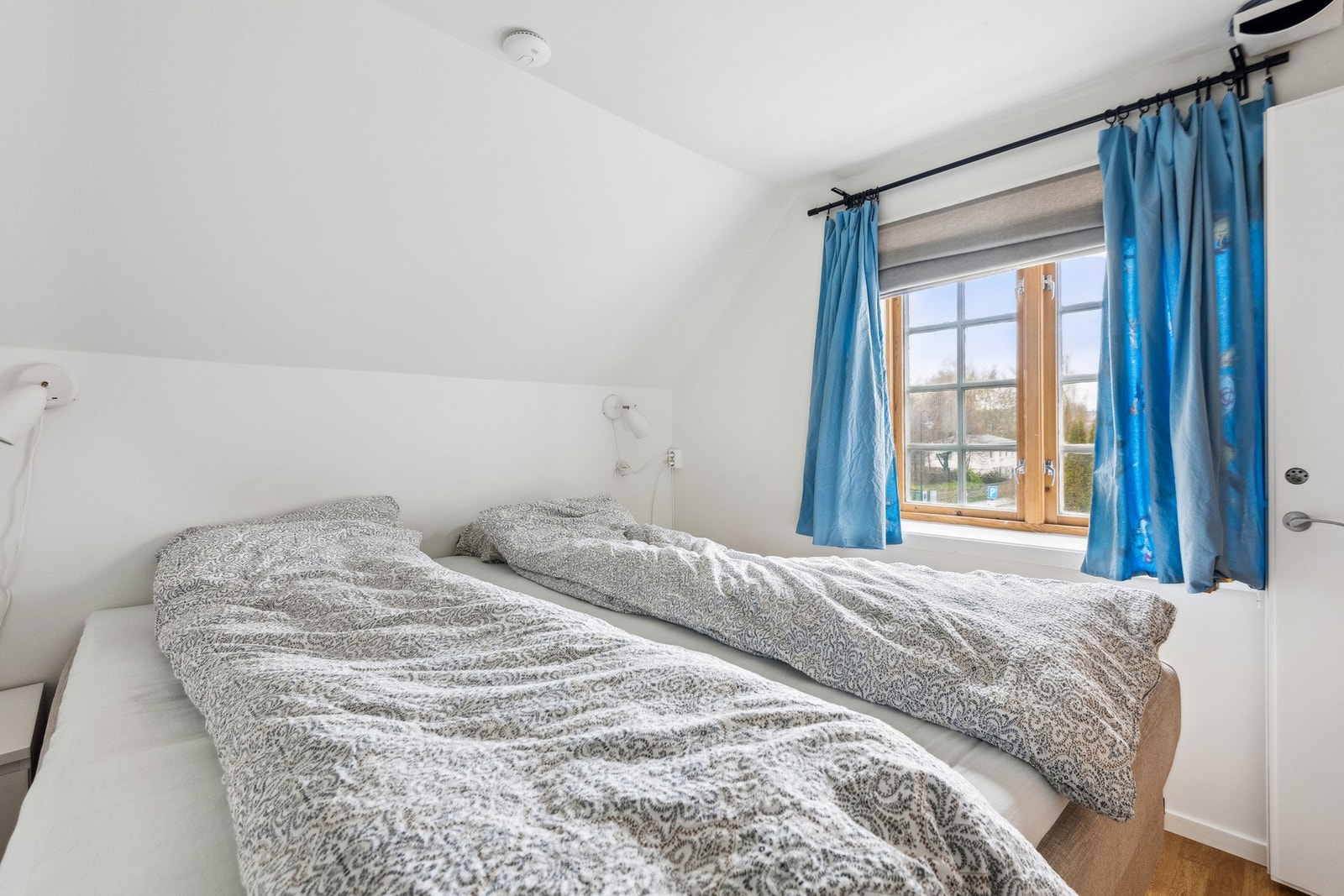 Hovedsoverommet ligger i 2.etasje og har god plass til dobbeltseng. Galleribilde