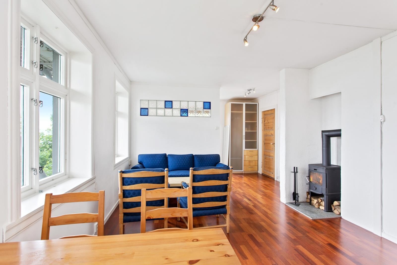 God plass til både sitte- og spisegruppe. Galleribilde