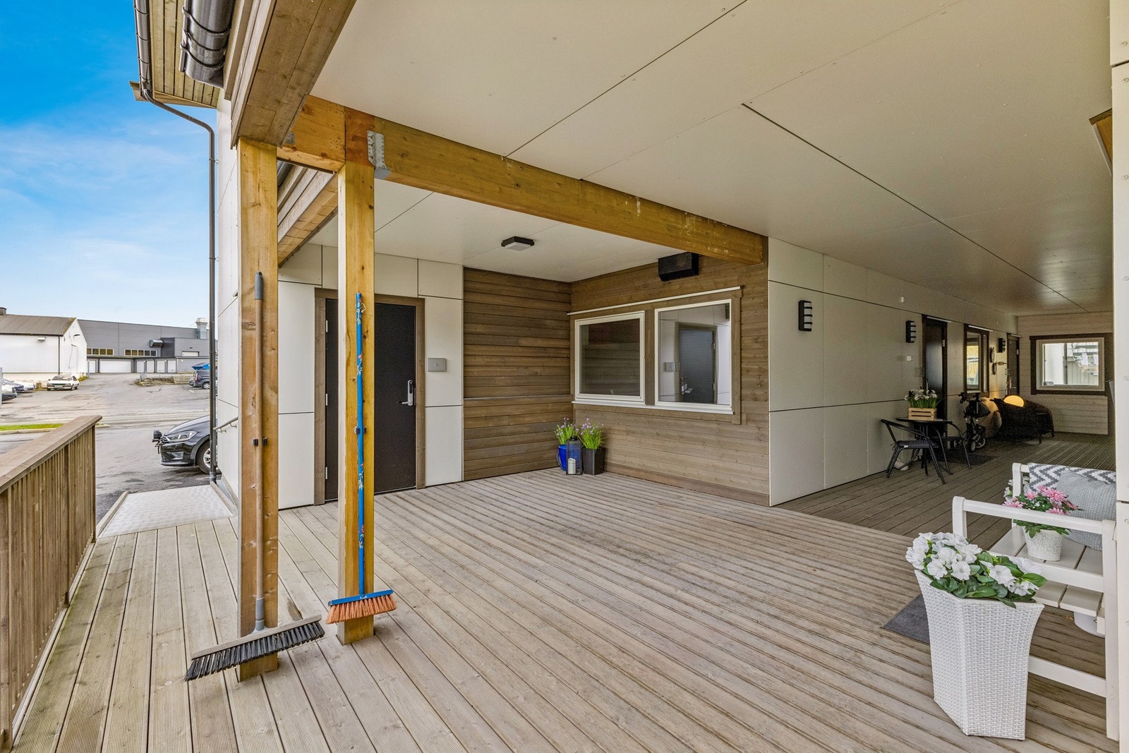 Svalgangen gir deg den ekstra komforten man ønsker uten større behov for å måke seg frem vinterstid. Galleribilde