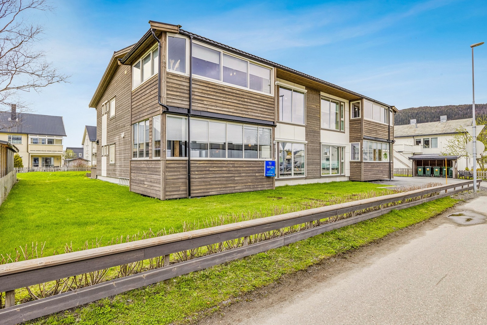 Leiligheten har god tilgjengelighet med enkel adkomst uten trapper. Bygget består av 10 leiligheter. Galleribilde