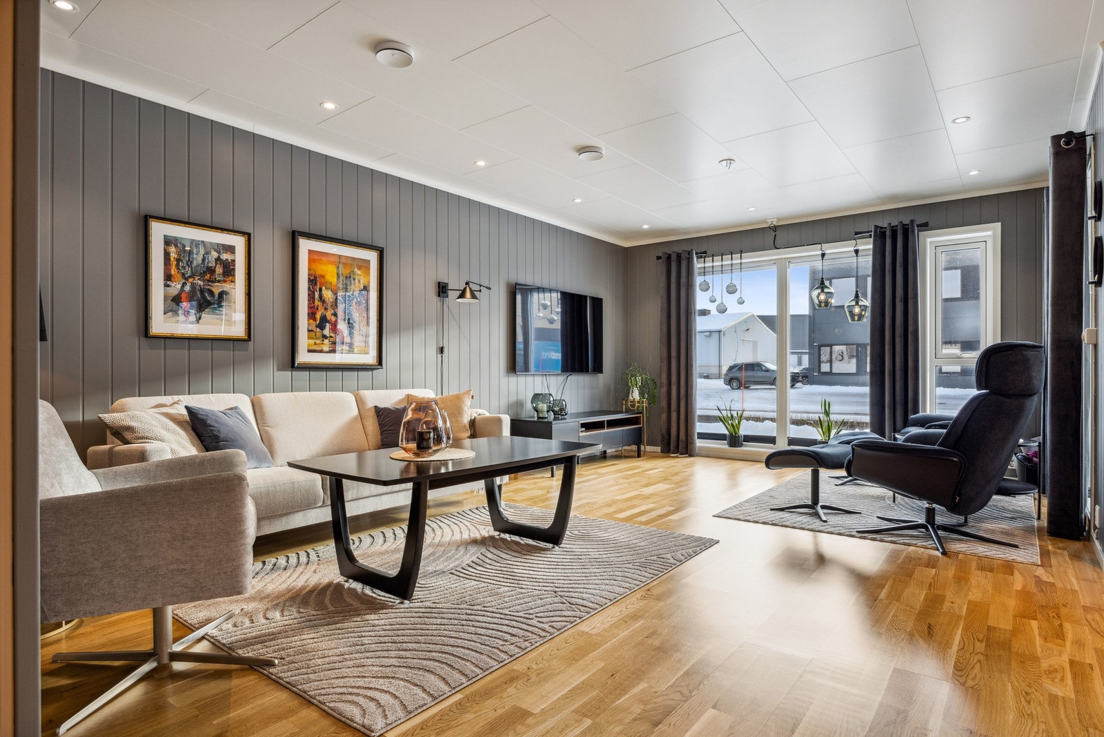 Velkommen til Byflato Borettslag og en kjempefin leilighet i 1. etasje med gjennomgående god standard. Galleribilde