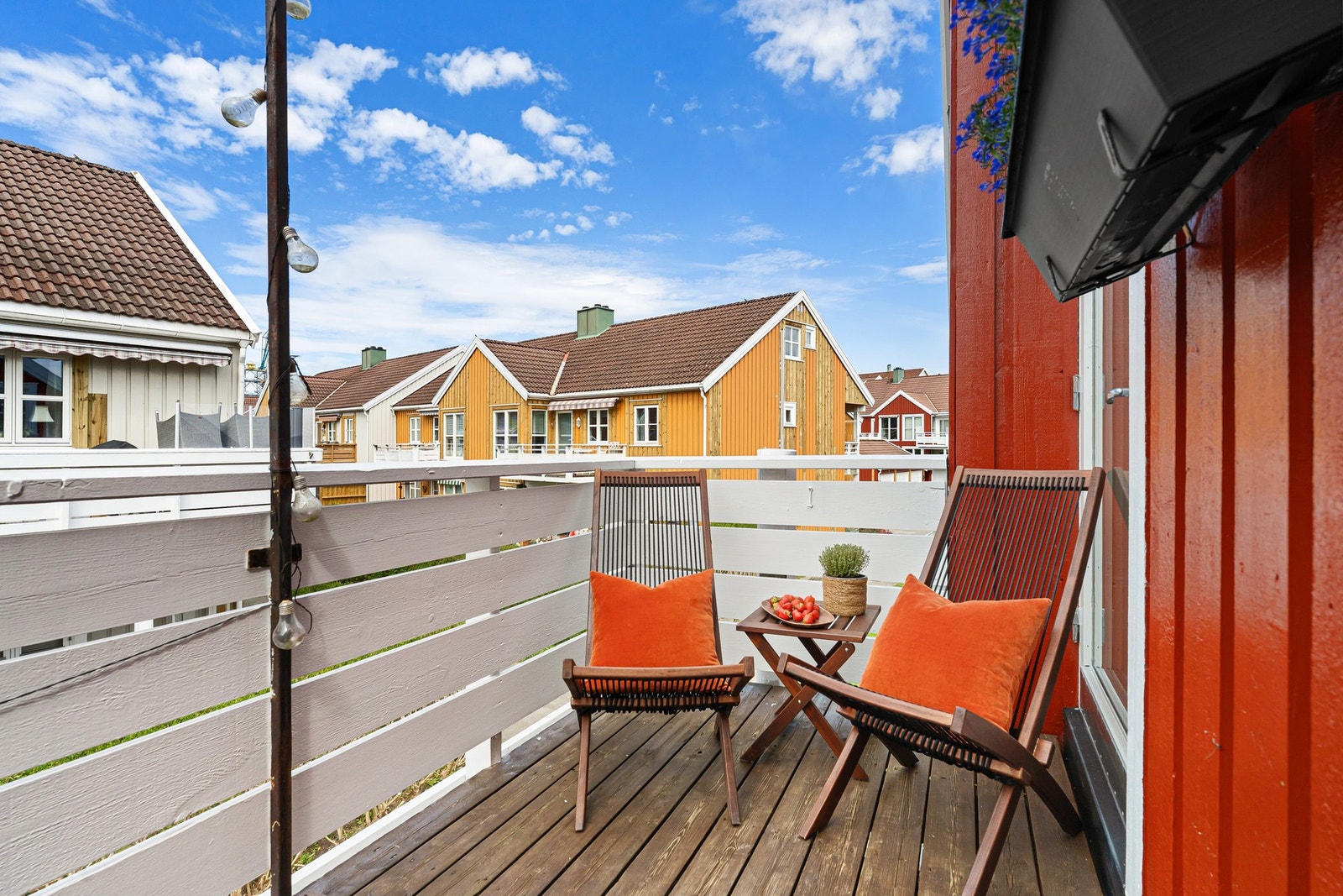 - Fin uteplass med fine solforhold | Sol fra 14:00-20:00 midtsommers - Galleribilde