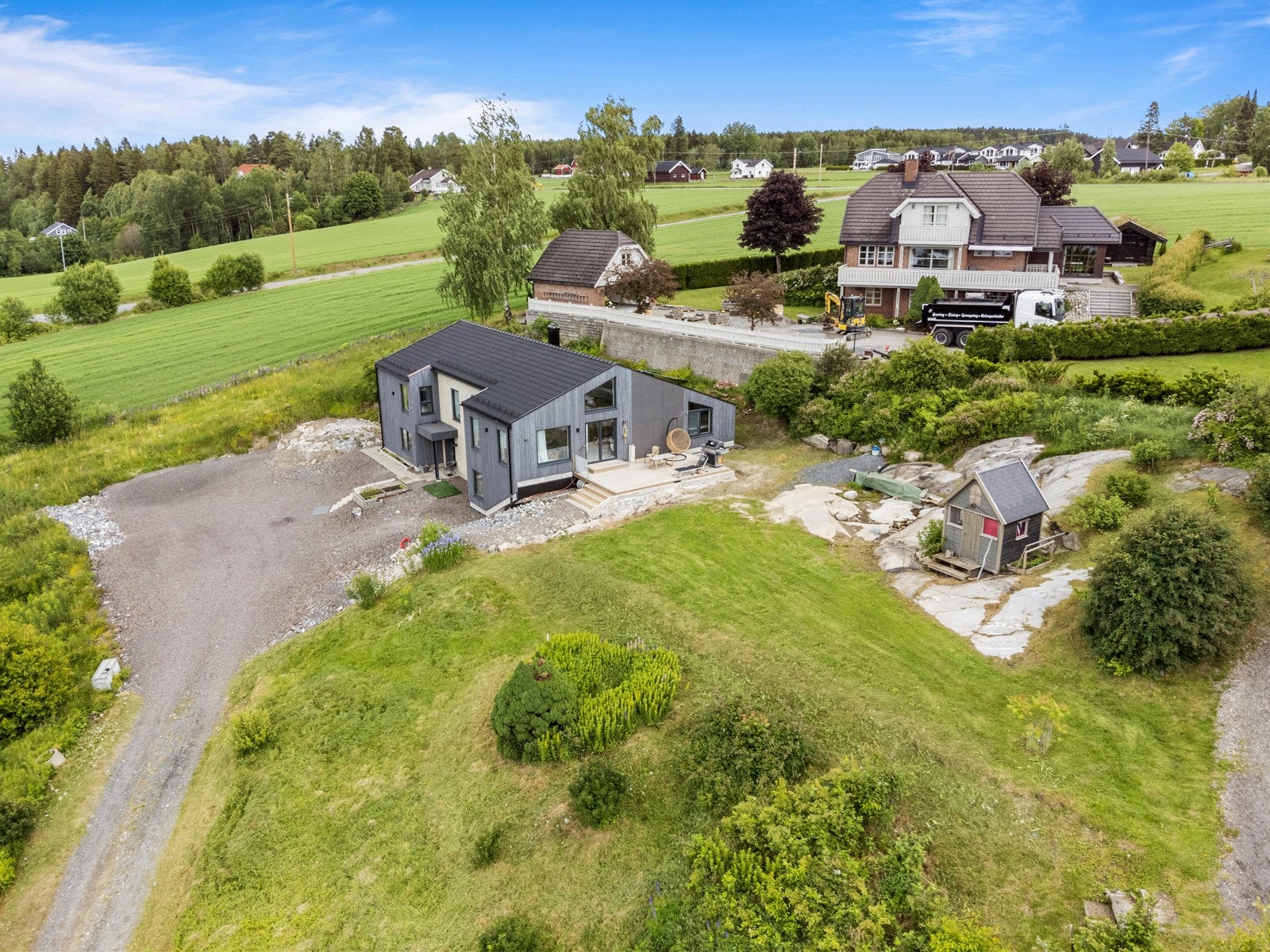 Velkommen til Rovenveien 151 - Moderne og lekker enebolig/generasjonsbolig o/2 plan på 1994 m² tomt. Galleribilde