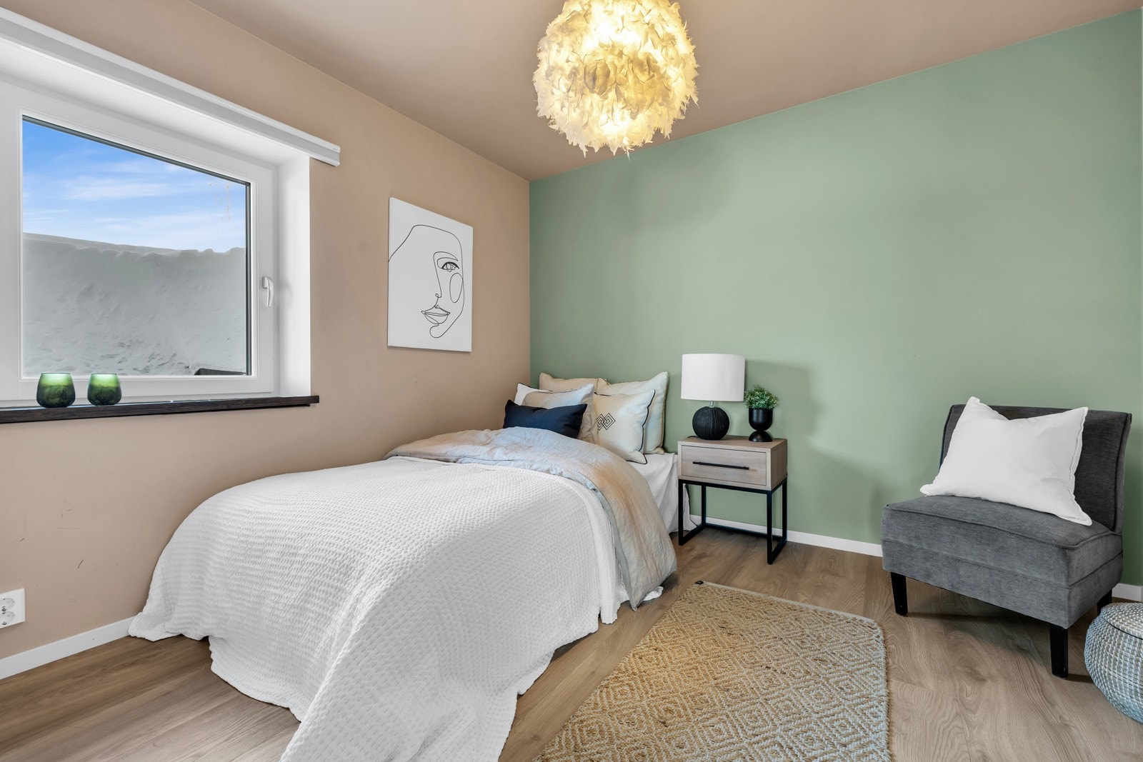 Fint soverom med plass til det nødvendige. Galleribilde