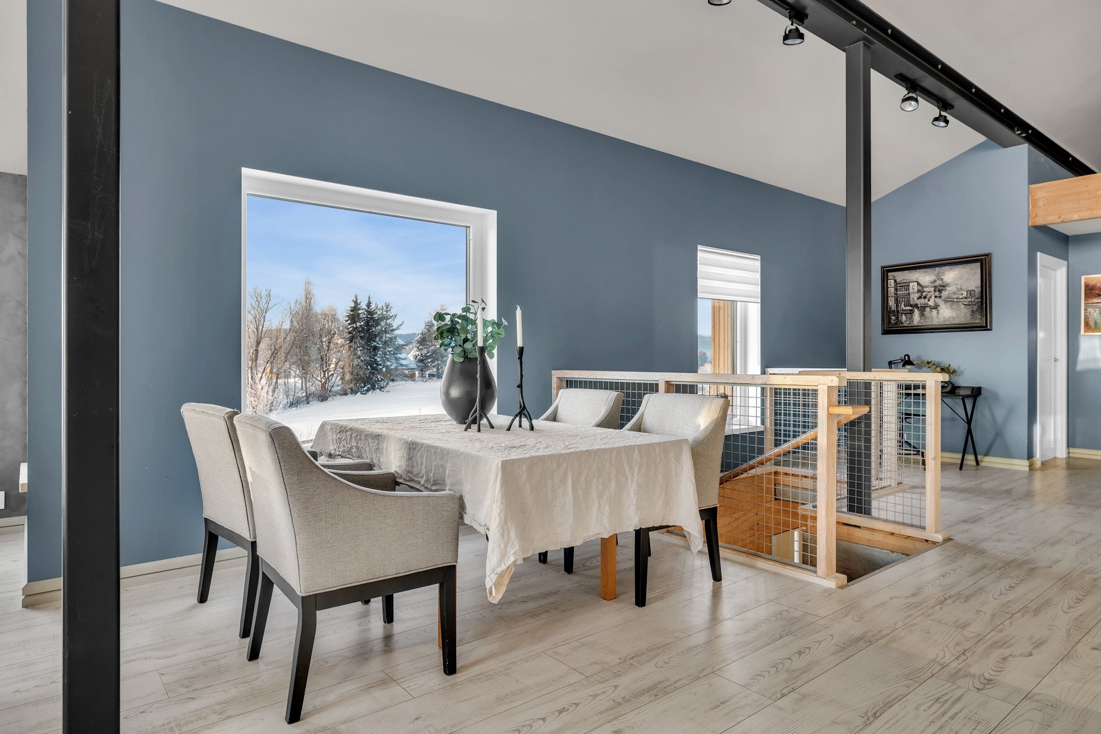 Fra spisestuen har du flott utsikt mot Glomma. Galleribilde