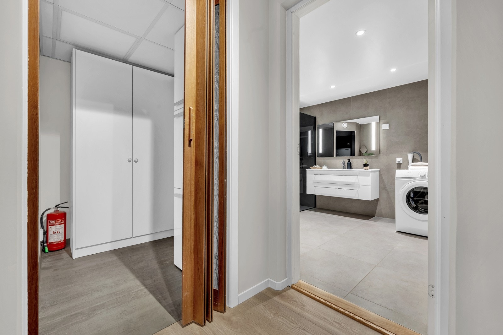 Oppbevaringsplass i entré og gang. Galleribilde