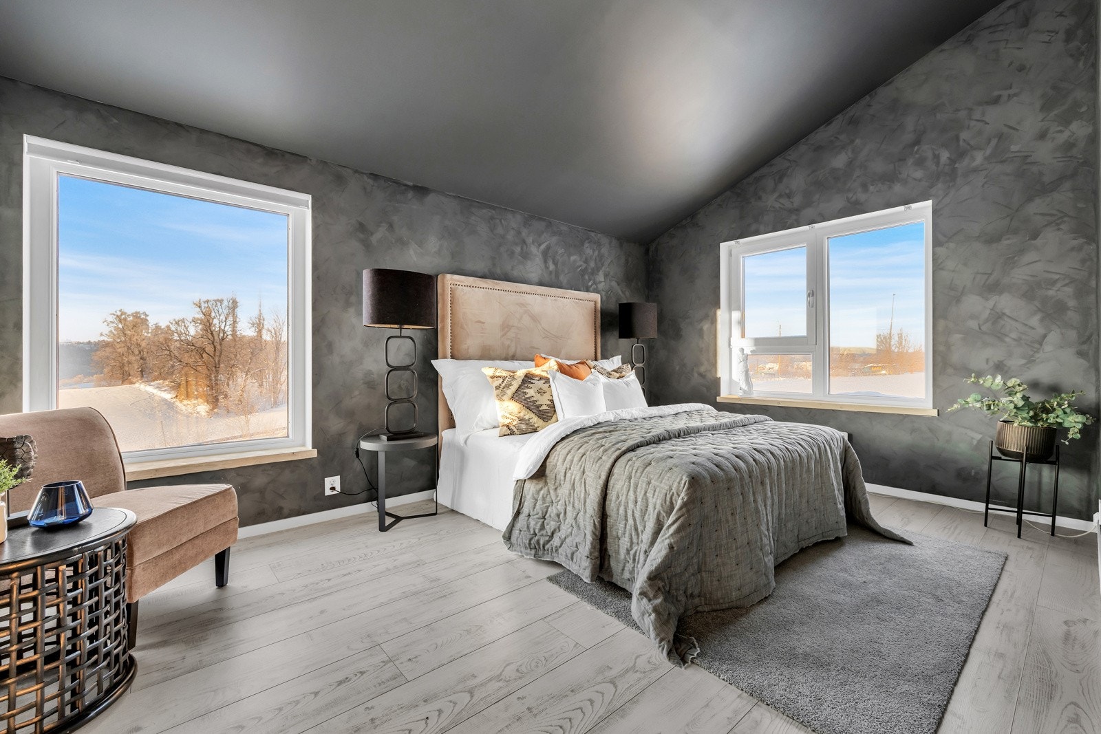 Stort, luftig og innbydende hovedsoverom! Galleribilde