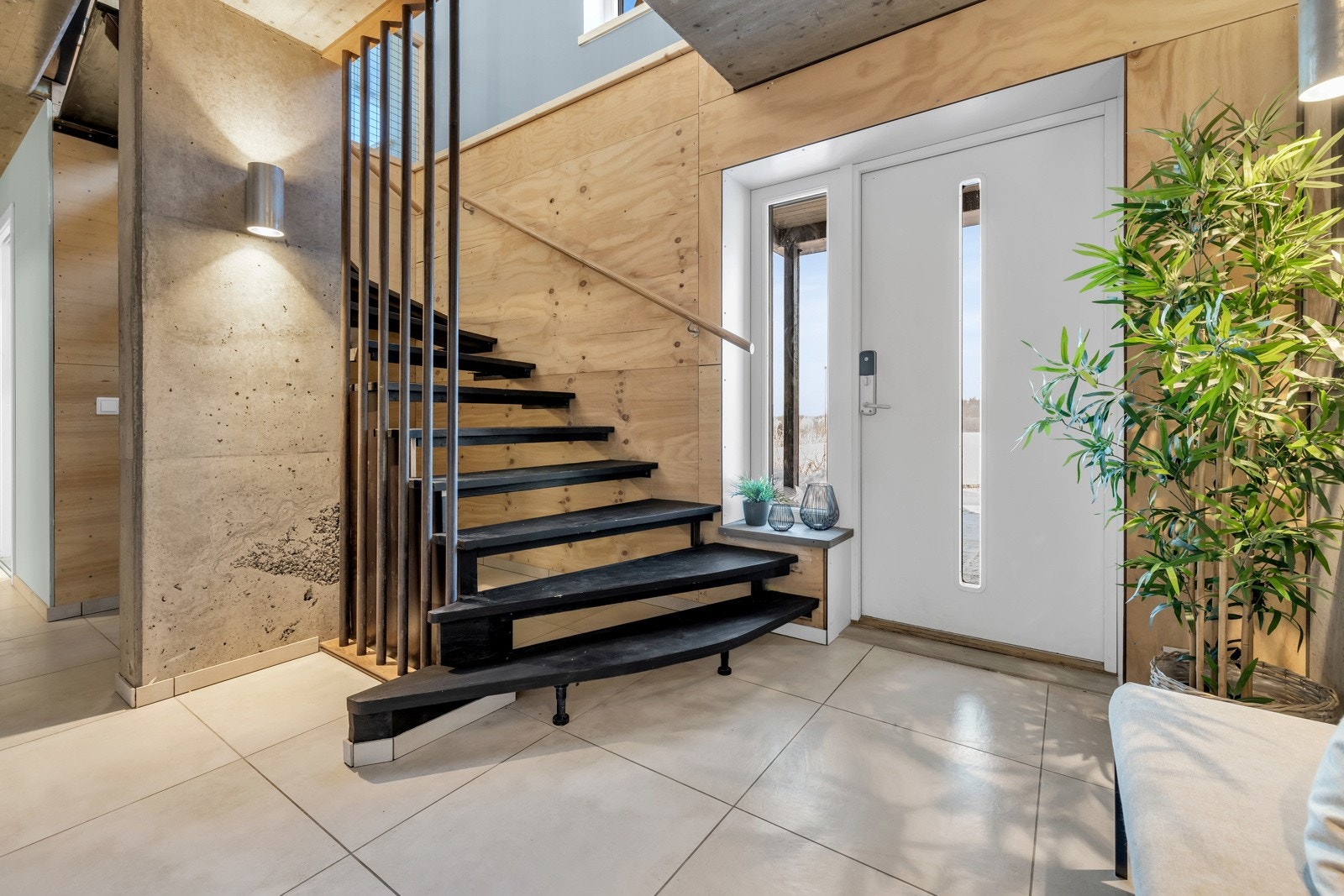 Hallen gir et godt førsteinntrykk av boligen! Galleribilde