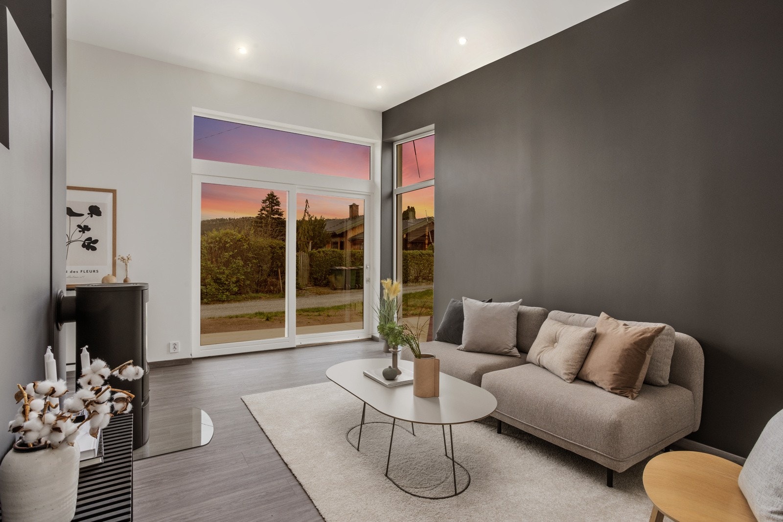 Smalfullt og deligak med kontrastfarger. Galleribilde