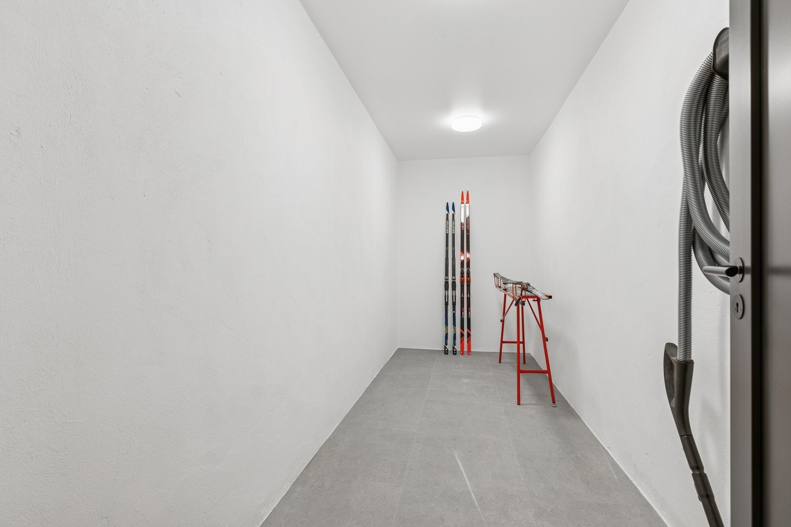 I tillegg er det en stor bod i enden av entréen. Galleribilde
