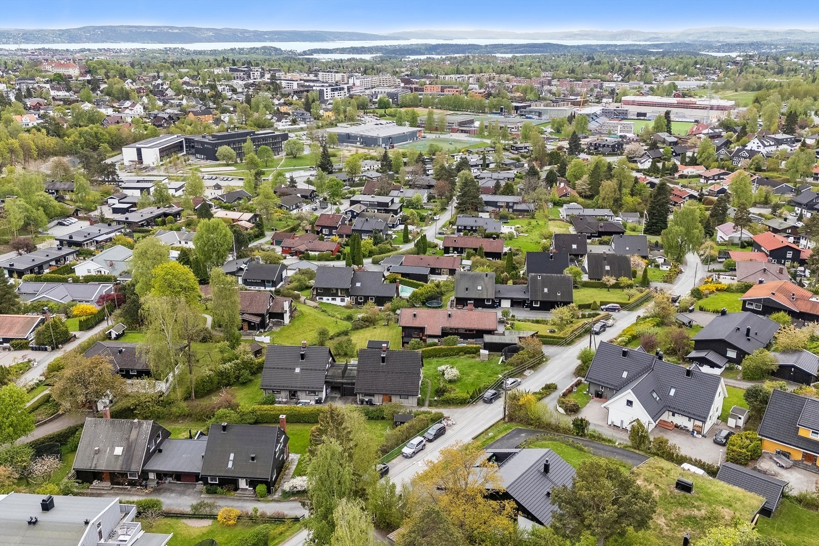 Så nær Bekkestua sentrum, barnehager, skoler og kollektiv transport er du! Galleribilde