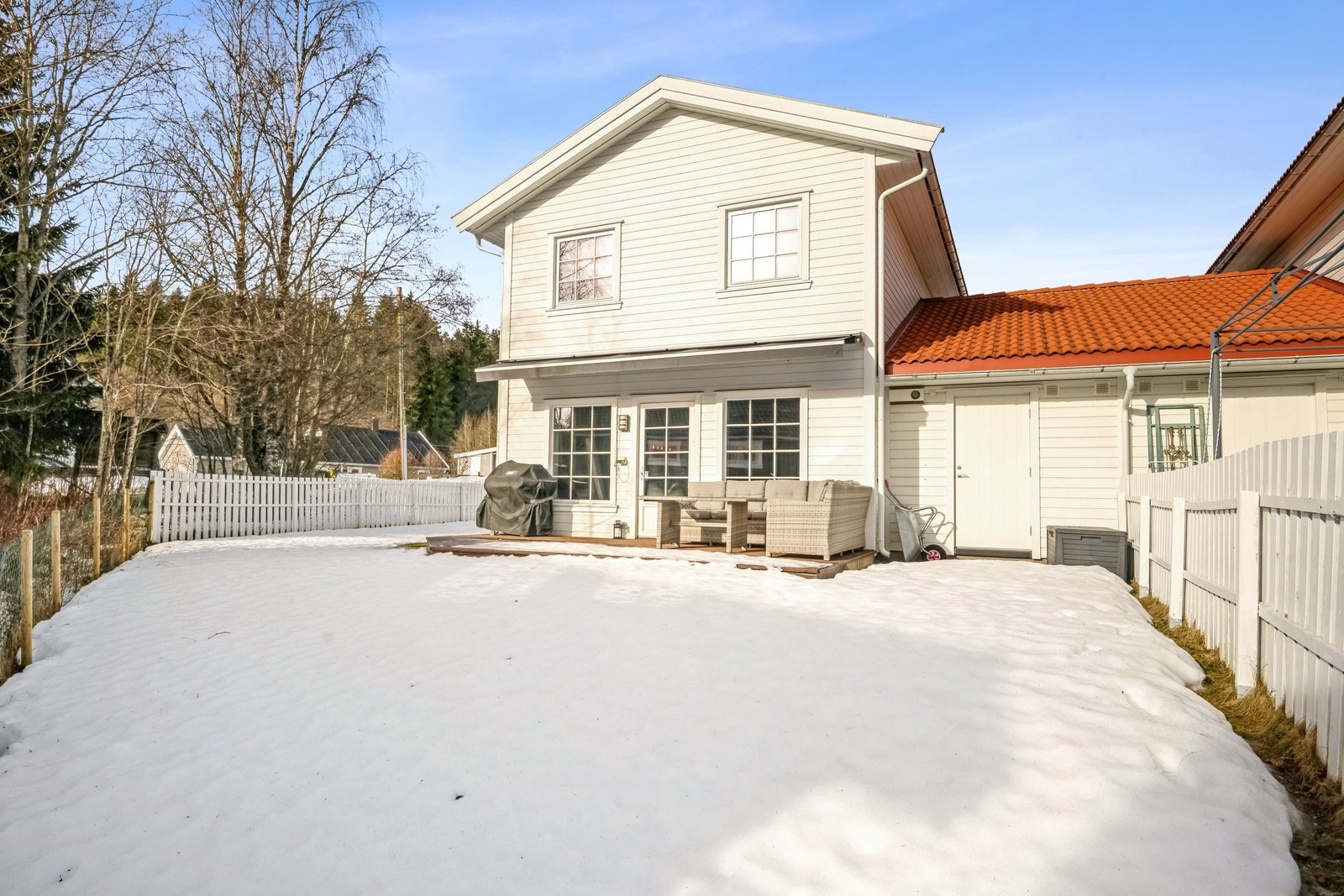 Stor inngjerdet hage Galleribilde