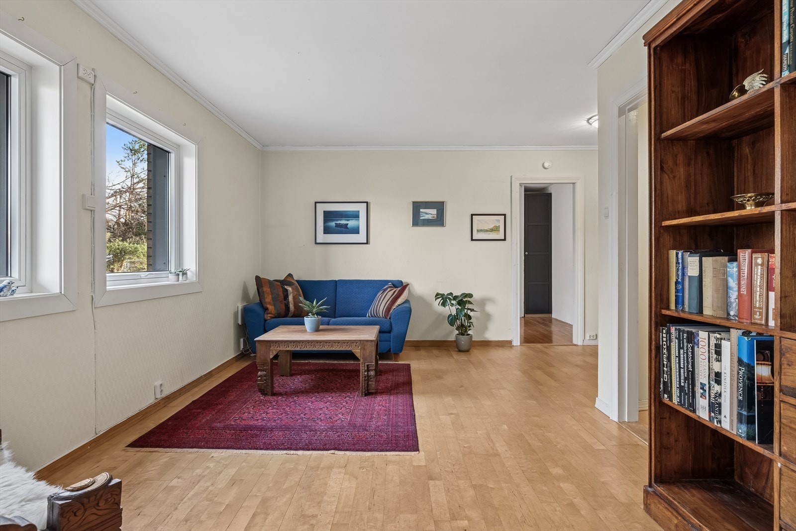 Leiligheten ligger i 1. etasje og har en fin planløsning med romslig soverom, stue, kjøkken, bad og entré. Galleribilde